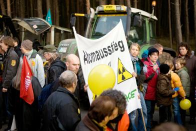 Demonstration gegen Atommüll-Transport von La Hague nch Gorleben im November 2008