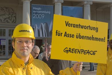 Protest vor der EnBW Hauptversammlung in Karlsruhe für die finanzielle Beteiligung an der Saniarung des Endlagers Asse, April 2009