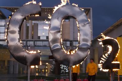 Greenpeace-Protest vor dem Kanzleramt gegen CO2-Ausstoß, Dezember 2011 