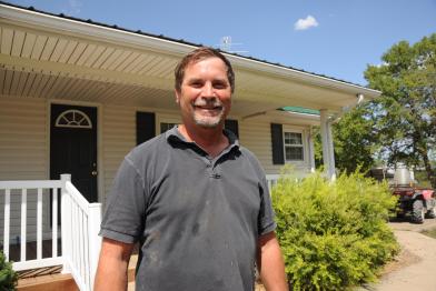 Wes Shoemyer aus den USA tourt durch Europa, um vor den Risiken von Gen-Pflanzen zu warnen.