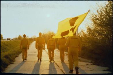 Greenpeace startet am 24.4.1998 einen dreitägigen Anti-Atom Marsch „No More Cernobyl"