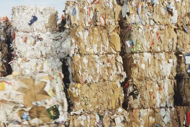 Im Jahr 2009 hat jeder Deutsche 226 Kilogramm Papier verbraucht - Tendenz steigend. 2000/12/02