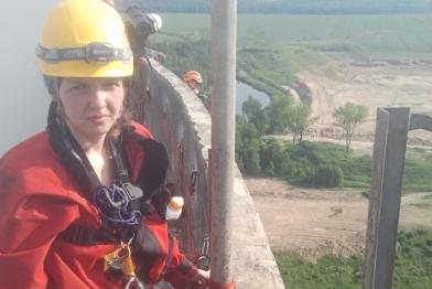 Aktivistin auf dem Kohlekraftwerk in Bogatynia, Polen.