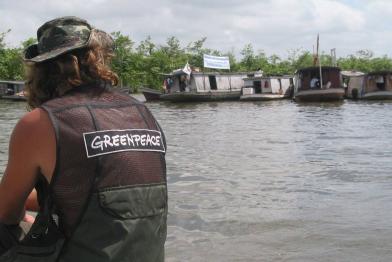 Thomas Gernot von hinten auf dem Amazonas
