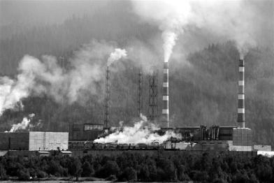 zellstofffabrik am Baikalsee, Bild in schwarz-weiß