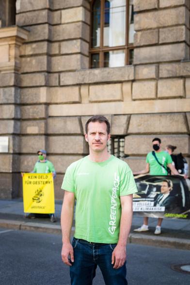 Greenpeace Verkehrsexperte Benjamin Stephan (Vordergrund)