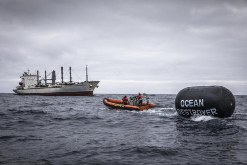 'Ocean Destroyer'-Fender-Aktion in Antarktischen Gewässen