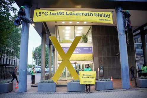 Greenpeace-Protest vor dem NRW Wirtschaftsministerium für den Erhalt von Lützerath