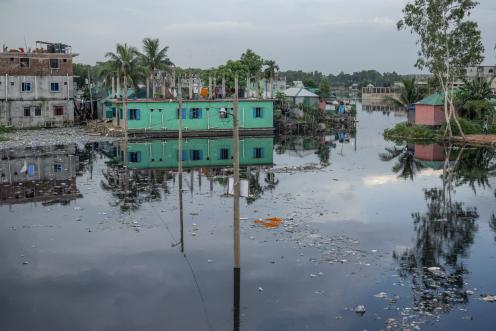 Überflutete Wohnsiedlung im Umland von Dhaka