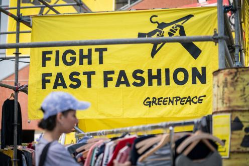 Kliedertauchparty, Banner: Fight Fast Fashion
