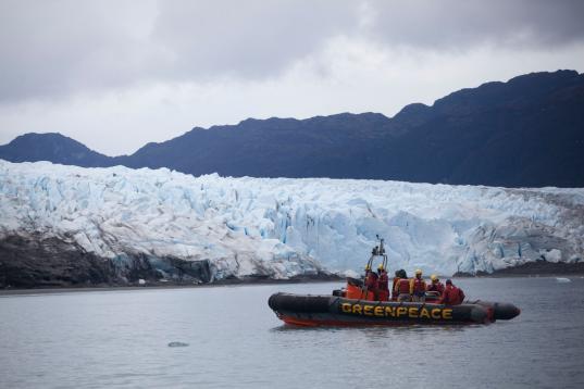 Wissenschaftler vor dem Pio XI Gletscher im Jahr 2015