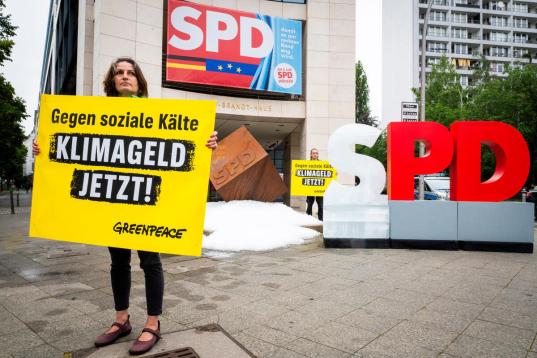 Climate money - Protest against social coldness - SPD Berlin
