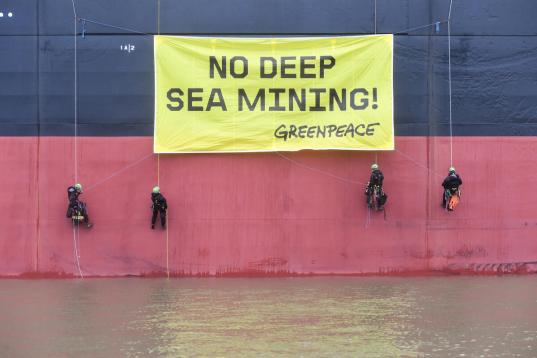 "No Deep Sea Mining" – Action in Rotterdam
