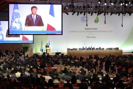 Podium der 21. Klimaschutzkonferenz in Paris 2015