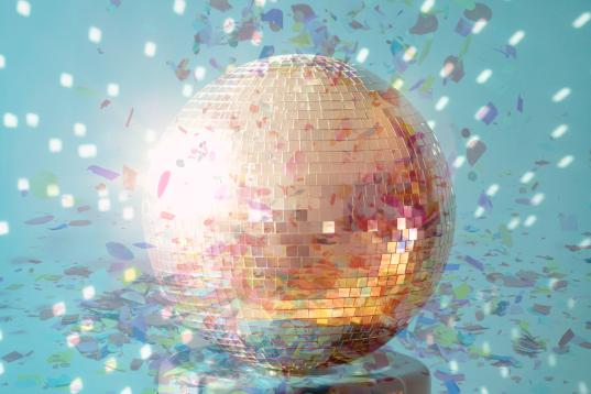 Discokugel und Konfetti
