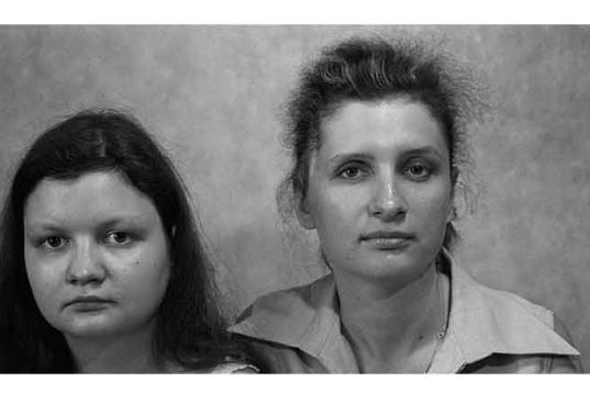 Zwei Schwestern aus Gomel,Irina und Jelena Pastutschenko, August 2005.
