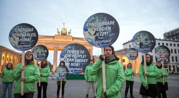 Greenpeace-Protest für raschen Umstieg auf 100 Prozent Erneuerbare Energien