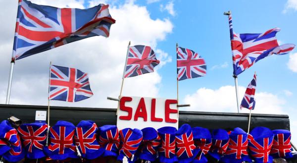 Britische Flaggen werden zum Verkauf angeboten