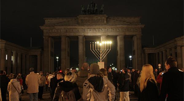 Licht Aus! am Brandenburger Tor in Berlin