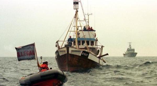 Norwegian whaler blockade