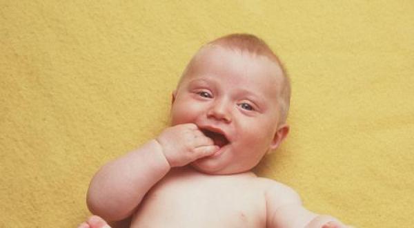 Schon im Mutterleib geraten Babys mit Chemikalien in Kontakt. Juni 2005