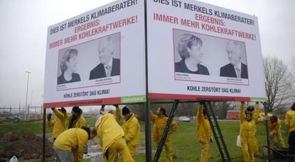 "Merkel und Josefsson" billboard Moorburg