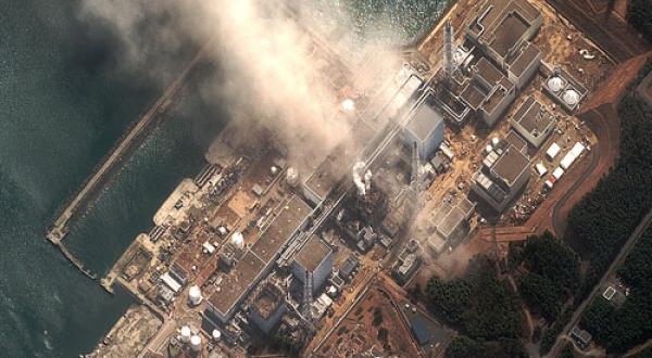 Fukushima 1 kurz nach der Explosion in Reaktor 3