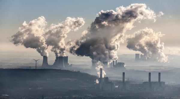 Luftaufnahme von Kohlekraftwerken in Deutschland