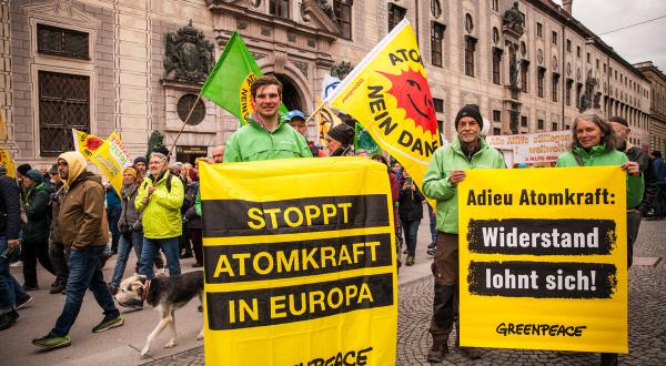 Greenpeace and BUND Naturschutz Celebrate Nuclear Phase-out in Munich
