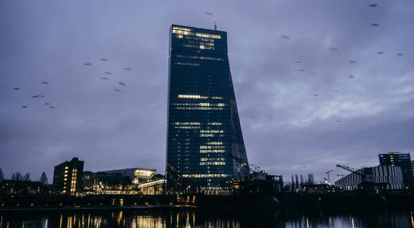 Fotos vom EZB-Gebäude in den frühen Morgenstunden.
