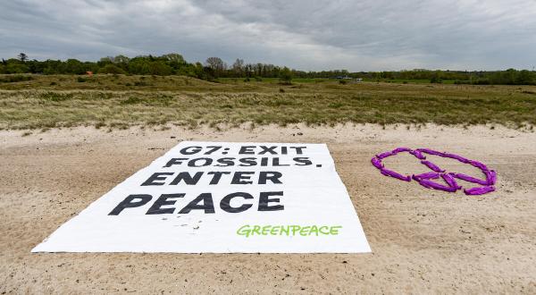 G7: Greenpeace demonstrates for independence from oil, coal and gas to secure peace