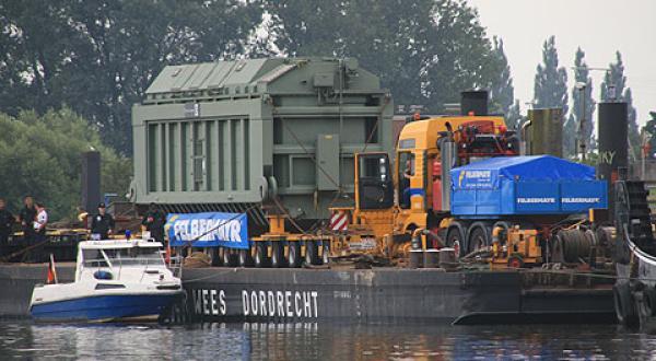 Transformatortransport Elbe
