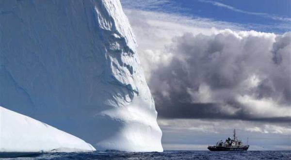 Die Esperanza in der Antarktis