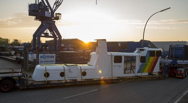 Die Beluga wird in Teile zerlegt auf LKWs nach Gorleben transportiert 05/13/2013