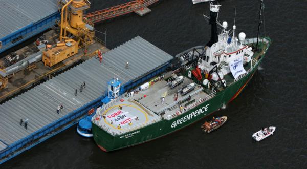 Greenpeace-Protest im Hafen von Santarém 2006