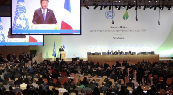 Podium der 21. Klimaschutzkonferenz in Paris 2015