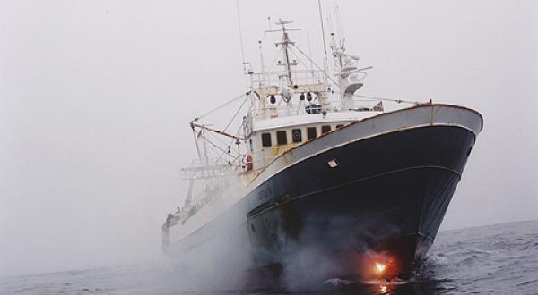 Greenpeace-Aktion gegen den Piratenfischer Lootus 2