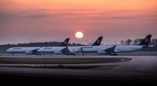 Parkende Flugzeuge am Flughafen Frankfurt während des Shutdowns im März 2020