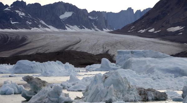 Der Klimawandel wartet nicht: Kangerdlugssuaq-Gletscher in Ostgrönland 08/27/2009