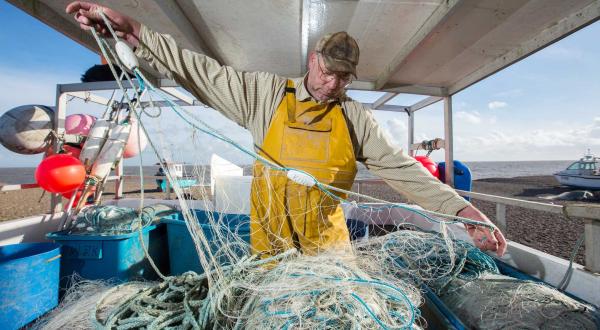 Handwerklicher Fischer in Suffolk, Großbritannien