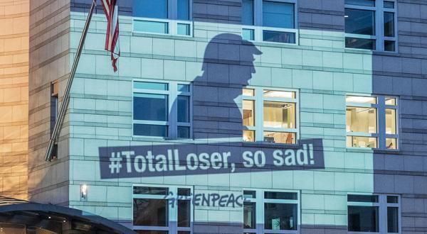 Projektion an US-Botschaft in Berlin