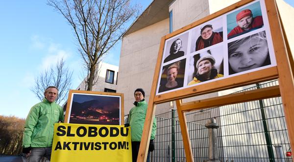 Mahnwache vor der slowakischen Botschaft in Berlin