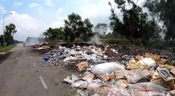 Eine Müllhalde in Pulau Indah in Malaysia
