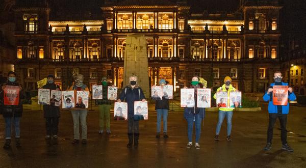 Klimaaktivist:innen vor dem Glasgower Rathaus