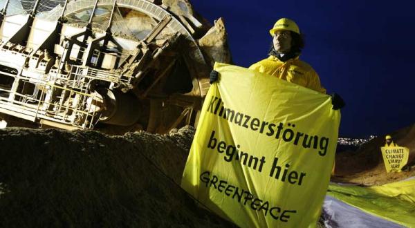 Protest gegen Braunkohletagebau Jänschwalde in der Lausitz. Dezember 2008