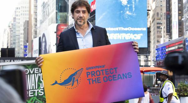 Javier Bardem fordert  mit Greenpeace Meeresschutz in New York