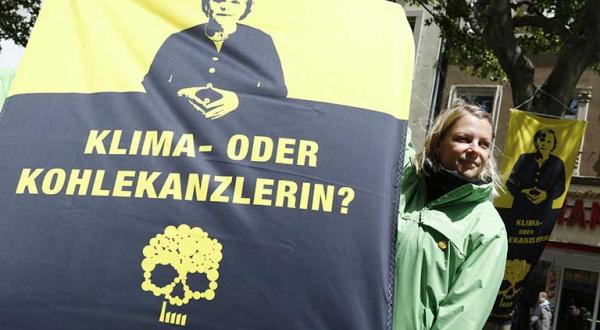 Greenpeace Aktivisten protestieren in Köln für Klimaschutz, 2015