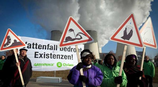 Klimazeuginnen bei Vattenfall vor Jänschwalde, November 2011