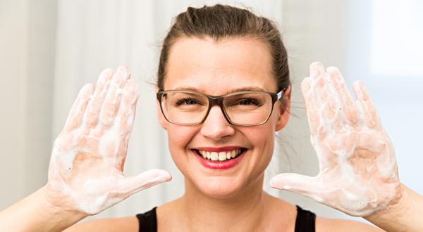 Greenpeace-Kampaignerin Lisa Otte testet selbstgemachte Kosmetik