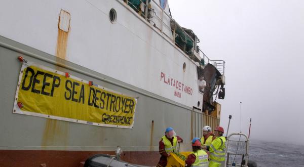 Greenpeace-Aktion mit der Esperanza gegen Tiefseefischerei